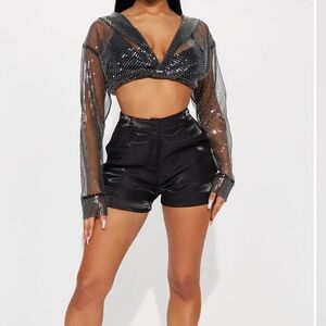 NEVER WORN Black Fashion Nova Iridescent short
